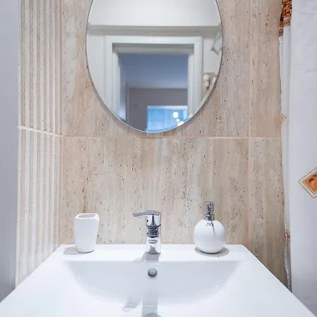 Apartment Brezoianu Street Studio